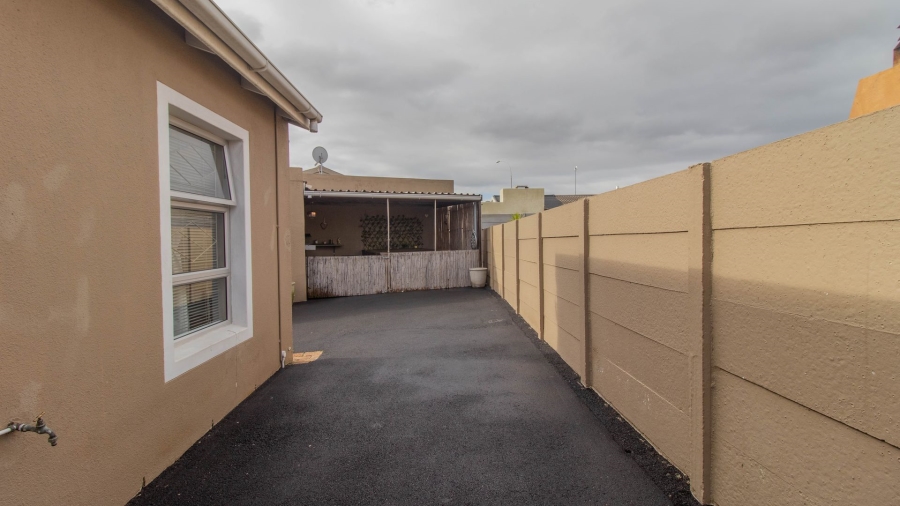 2 Bedroom Property for Sale in Glenwood Western Cape